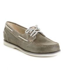 The outdoorsy comfort of Timberland gets a little nautical in the Amherst boat shoes with their classic preppy styling and soft, high-quality materials. The outdoorsy comfort of Timberland gets a little nautical in the Amherst boat shoes with their classic preppy styling and soft, high-quality materials.
