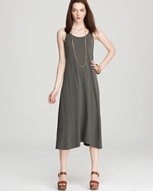 Luxe silk floats seamlessly to the floor meeting an on-trend dipped hem for an Eileen Fisher dress that is effortlessly edgy. Luxe silk floats seamlessly to the floor meeting an on-trend dipped hem for an Eileen Fisher dress that is effortlessly edgy.