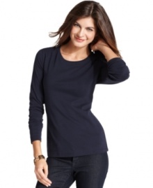 Jones New York Signature's crew-neck tee is the perfect compliment to everything from jeans to skirts to khakis. Jones New York Signature's crew-neck tee is the perfect compliment to everything from jeans to skirts to khakis.