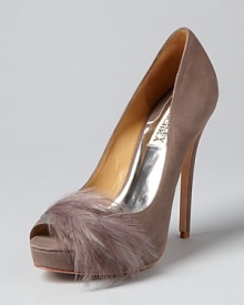 Fantastically feathered, these angelically beautiful Badgley Mischka evening pumps will send you on flights of fancy. Fantastically feathered, these angelically beautiful Badgley Mischka evening pumps will send you on flights of fancy.