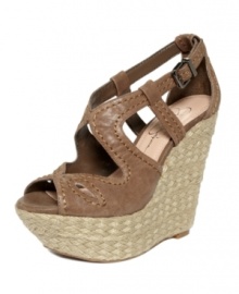 Perfect for peeking out of sexy flared jeans or lengthening your legs with a hot mini. The Stevania sandals by Jessica Simpson feature curving straps atop an earthy straw wedge. Perfect for peeking out of sexy flared jeans or lengthening your legs with a hot mini. The Stevania sandals by Jessica Simpson feature curving straps atop an earthy straw wedge.