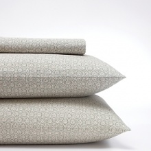 Geometric-print sheet set with hexagons allover. Fashioned from soft cotton for a comfortable rest.