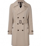 Detailed is soft cotton with toned-down heritage features and a button-in characteristic check wool lining, Burberry Brits belted trench is the perfect weigh for all four seasons - Wide notched collar, long sleeves with belted cuffs, double-breasted front button placket, belted waistline, rain flap, button-in characteristic check vest lining - Loosely tailored silhouette - Pair with cotton pullovers, tailored trousers and lace-ups
