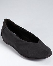 A small internal wedge gives subtle lift to a classic pair of Eileen Fisher flats. A small internal wedge gives subtle lift to a classic pair of Eileen Fisher flats.