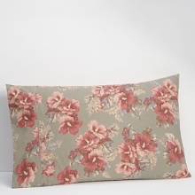 A vintage-inspired Shetland Manor floral print presents a fresh take on an autumnal palette and is crafted from soft cotton percale for a luxurious hand.