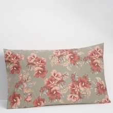 A vintage-inspired Shetland Manor floral print presents a fresh take on an autumnal palette and is crafted from soft cotton percale for a luxurious hand. A vintage-inspired Shetland Manor floral print presents a fresh take on an autumnal palette and is crafted from soft cotton percale for a luxurious hand.