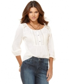 Rendered from lightweight cotton and featuring a vintage-inspired design, this DKNY jeans top is a romantic classic! Rendered from lightweight cotton and featuring a vintage-inspired design, this DKNY jeans top is a romantic classic!