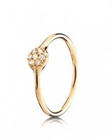 Make an elegant statement with PANDORA's diamond pavé ring in 18K gold. Make an elegant statement with PANDORA's diamond pavé ring in 18K gold.