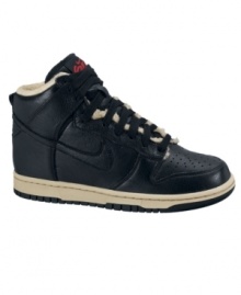 Legendary style and long-lasting durability. The Dunk High 6.0 by Nike offers support and impact protection in a package that turns heads. Legendary style and long-lasting durability. The Dunk High 6.0 by Nike offers support and impact protection in a package that turns heads.