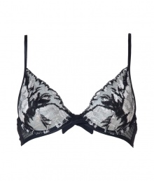 Delicate yet sultry, this lace-laden La Perla bra will add a sexy kick to any look - Underwire, soft lace cups, scalloped trim, adjustable straps, back hook and eye closures - Perfect under evening ensembles or pared with matching panties for stylish lounging Delicate yet sultry, this lace-laden La Perla bra will add a sexy kick to any look - Underwire, soft lace cups, scalloped trim, adjustable straps, back hook and eye closures - Perfect under evening ensembles or pared with matching panties for stylish lounging