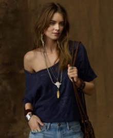 An iconic bandana print accents this slouchy slub jersey scoopneck from Denim & Supply Ralph Lauren for a thoroughly modern twist on classic American style. An iconic bandana print accents this slouchy slub jersey scoopneck from Denim & Supply Ralph Lauren for a thoroughly modern twist on classic American style.