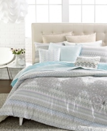 The Laurel Rose quilt from Home by Steve Madden transforms your bed into a modern work of art with an allover floral pattern in aqua and flat piping trim. The Laurel Rose quilt from Home by Steve Madden transforms your bed into a modern work of art with an allover floral pattern in aqua and flat piping trim.