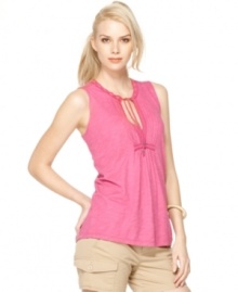 A pleated bib adds a dramatic flourish to Calvin Klein Jeans' fluid tank. Wear it tied for a keyhole-front effect! A pleated bib adds a dramatic flourish to Calvin Klein Jeans' fluid tank. Wear it tied for a keyhole-front effect!