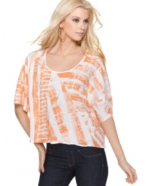 Retro-inspired style gets a flirty twist in this Calvin Klein Jeans top, thanks to a boxy, cropped silhouette. A flawless match with high-waisted jeans! Retro-inspired style gets a flirty twist in this Calvin Klein Jeans top, thanks to a boxy, cropped silhouette. A flawless match with high-waisted jeans!