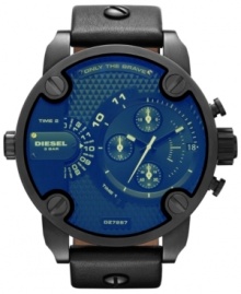 A mesmerizing dial adds style to this multifunctional Diesel watch. A mesmerizing dial adds style to this multifunctional Diesel watch.