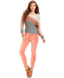 In fall's hottest fabric, these velvet Free People skinny pants add a punch of color to your cold-weather wardrobe! In fall's hottest fabric, these velvet Free People skinny pants add a punch of color to your cold-weather wardrobe!