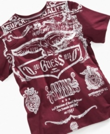 Show them style. He'll be the center of attention in this bold screen-print t-shirt from Guess.