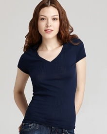 Michael Stars delivers a must-have tee with this ribbed design, fit to perfection. Michael Stars delivers a must-have tee with this ribbed design, fit to perfection.