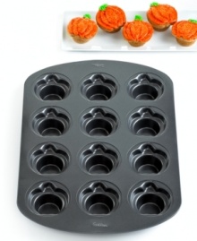 Welcome to the pumpkin batch! Creating pumpkin-shaped crowns on the top of each cupcake, this durable and festive pan celebrates & spooks in style. 10-year warranty.