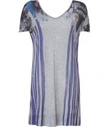 With the versatility of a tee and the breezy style of a tunic, this printed top from Twenty8twelve is sure to be a new-season staple - Rounded V-neck and back, short sleeves, long body, front print- Style with leggings, skinny jeans, or leather pants With the versatility of a tee and the breezy style of a tunic, this printed top from Twenty8twelve is sure to be a new-season staple - Rounded V-neck and back, short sleeves, long body, front print- Style with leggings, skinny jeans, or leather pants