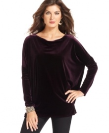 Add a luxe touch to autumn with Jones New York Signature's cozy velvet top. The boxy silhouette looks so sophisticated with skinny pants and pencil skirts! Add a luxe touch to autumn with Jones New York Signature's cozy velvet top. The boxy silhouette looks so sophisticated with skinny pants and pencil skirts!