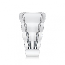 Add a touch of brilliance to your artful decor or table setting with this dramatic vase from Rogaska, crafted in soft, rounded crystal for an elegant display with fresh cut flowers.