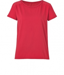 Stylish top in fine ruby-red cotton - Super-soft and comfortable - Slim cut with feminine crew neck and short sleeves - Decorative stitched shoulders - Works with almost everything in your wardrobe, from skinny jeans to business trousers - Pair with a cardigan or blazer Stylish top in fine ruby-red cotton - Super-soft and comfortable - Slim cut with feminine crew neck and short sleeves - Decorative stitched shoulders - Works with almost everything in your wardrobe, from skinny jeans to business trousers - Pair with a cardigan or blazer
