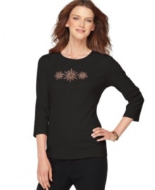 Festive snowflakes adorn this sweet tee from Karen Scott! Pair it with black pants and flats for a look that works this winter! Festive snowflakes adorn this sweet tee from Karen Scott! Pair it with black pants and flats for a look that works this winter!