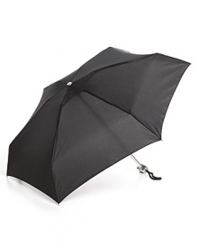 Capable of withstanding winds of up to 60 mph, there's never any need to worry about this Bloomingdale's umbrella flipping out on you. Capable of withstanding winds of up to 60 mph, there's never any need to worry about this Bloomingdale's umbrella flipping out on you.
