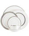 Romance weds modern sensibility in bridal designer Vera Wang and Wedgwood's exquisite Grosgrain dinnerware. Echoing the decorative touches that transform a bridal gown, this pure white bone china set is adorned with a border of textured platinum ribbon.