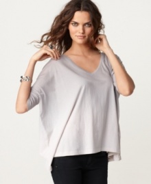 With a subtle ombre effect, this BCBGeneration boxy tee is perfectly slouchy for topping all your skinny jeans! With a subtle ombre effect, this BCBGeneration boxy tee is perfectly slouchy for topping all your skinny jeans!
