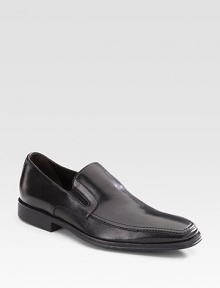 Handmade Italian pebbled leather, styled for flexibility with side elastic bands. Stitch detail Leather lining Padded insole Rubber sole Made in Italy Handmade Italian pebbled leather, styled for flexibility with side elastic bands. Stitch detail Leather lining Padded insole Rubber sole Made in Italy