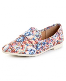 Flamboyant and flair-filled, the Elton flats from Steve Madden boast wild and colorful prints on the fabric finish. A fun take on the conventional slip-on silhouette. Flamboyant and flair-filled, the Elton flats from Steve Madden boast wild and colorful prints on the fabric finish. A fun take on the conventional slip-on silhouette.