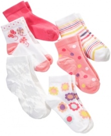 Nice footwork. She'll love putting on a pair of these adorable socks from this So Jenni six pack. Nice footwork. She'll love putting on a pair of these adorable socks from this So Jenni six pack.