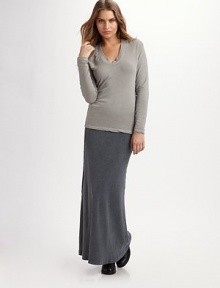 Casual cotton v-neck hits below the hips and can be perfectly paired with jeans or leggings. Rounded v-neck Long sleeves Longer length hits below the hips Cotton Machine wash ImportedModel shown is 5'9½ (176cm) wearing US size Small. Casual cotton v-neck hits below the hips and can be perfectly paired with jeans or leggings. Rounded v-neck Long sleeves Longer length hits below the hips Cotton Machine wash ImportedModel shown is 5'9½ (176cm) wearing US size Small.