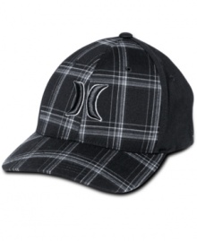 Be rad in plaid. Top off your streetwise style in this cap from Hurley.