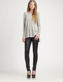 An instant Alice + Olivia staple, this easy dropped-shoulder jersey style embraces the light, effortless mindset that's become one of the designer's essential styles.RoundneckLong sleevesFlared hemGathered back with binding detail94% tencel/6% polyurethaneDry cleanImportedModel shown is 5'8½ (174cm) wearing US size Small. An instant Alice + Olivia staple, this easy dropped-shoulder jersey style embraces the light, effortless mindset that's become one of the designer's essential styles.RoundneckLong sleevesFlared hemGathered back with binding detail94% tencel/6% polyurethaneDry cleanImportedModel shown is 5'8½ (174cm) wearing US size Small.