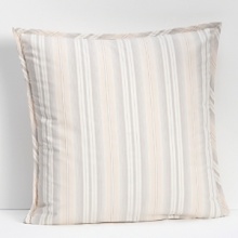 Graceful florals, jacquards and delicate embroidery in a romantic palette of soft silver, cream and blush are layered with a romantic chinoiserie duvet - backed with timeless houndstooth - for an elegant, unexpected twist. Graceful florals, jacquards and delicate embroidery in a romantic palette of soft silver, cream and blush are layered with a romantic chinoiserie duvet - backed with timeless houndstooth - for an elegant, unexpected twist.