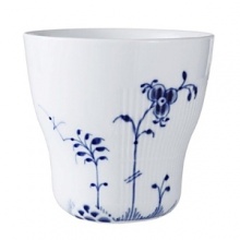 Showcasing a hand-painted blue-on-white floral pattern that's embellished with bold geometric motifs, Royal Copenhagen's Blue Elements cup artfully embodies traditional style with a nod towards modernity. Showcasing a hand-painted blue-on-white floral pattern that's embellished with bold geometric motifs, Royal Copenhagen's Blue Elements cup artfully embodies traditional style with a nod towards modernity.