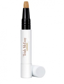 Add a dose of instant bronze radiance with the skin-enhancing Luminizer in Bronze. The perfect pick-me-up for all skin types. One twist of the pen results in the perfect application. Apply anywhere on your face where you need to add a long-lasting natural, luminous glow. Add a dose of instant bronze radiance with the skin-enhancing Luminizer in Bronze. The perfect pick-me-up for all skin types. One twist of the pen results in the perfect application. Apply anywhere on your face where you need to add a long-lasting natural, luminous glow.