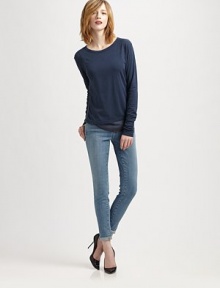 Classically crafted boatneck top with long sleeves and a contrasting silk hi-lo hem. BoatneckLong sleevesAttached silk panel at hemHi-lo hemCotton with silk trimHand washMade in USA of imported fabricModel shown is 5'10 (177cm) wearing US size Small. Classically crafted boatneck top with long sleeves and a contrasting silk hi-lo hem. BoatneckLong sleevesAttached silk panel at hemHi-lo hemCotton with silk trimHand washMade in USA of imported fabricModel shown is 5'10 (177cm) wearing US size Small.