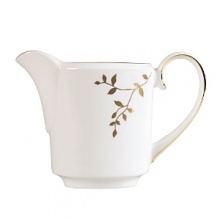 Vera Wang, in collaboration with Wedgwood, has designed a tableware collection full of understated elegance, classic beauty that embraces the ultra chic, sophisticated style that Vera is known for. Gilded Leaf takes its inspiration from the Greek and Neo-classical accents used in Vera Wangs Spring 2008 Bridal Collection. The gold and platinum mixed motifs invoke themes of nature and spring with graceful and subtle flourishes. This collection is designed to stand-alone or to mix and match. Vera Wang, in collaboration with Wedgwood, has designed a tableware collection full of understated elegance, classic beauty that embraces the ultra chic, sophisticated style that Vera is known for. Gilded Leaf takes its inspiration from the Greek and Neo-classical accents used in Vera Wangs Spring 2008 Bridal Collection. The gold and platinum mixed motifs invoke themes of nature and spring with graceful and subtle flourishes. This collection is designed to stand-alone or to mix and match.