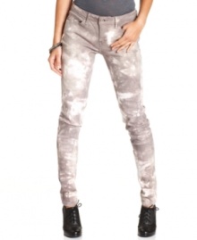 Levi's does the bold denim trend justice with a pair of five-pocket skinny jeans that boasts the coolest tie-dye print! Levi's does the bold denim trend justice with a pair of five-pocket skinny jeans that boasts the coolest tie-dye print!
