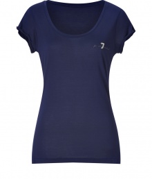 Easy and chic with an embroidered logo at the chest, Seven for all Mankinds deep blue scoop neck tee is an effortless cool choice - Scoop neckline, cap sleeves, curved hemline, longer back - Form-fitting - Wear with lounge pants, a hoodie and sneakers Easy and chic with an embroidered logo at the chest, Seven for all Mankinds deep blue scoop neck tee is an effortless cool choice - Scoop neckline, cap sleeves, curved hemline, longer back - Form-fitting - Wear with lounge pants, a hoodie and sneakers