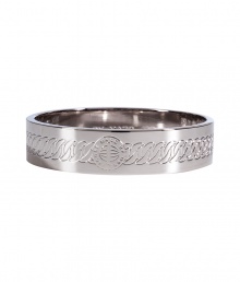 Whether you wear it alone or stacked up with other bracelets, Marc by Marc Jacobs engraved bangle lends a polished finish to every outfit - Chain and logo turnlock closure engraving - Slips on - Wear with everything from jeans and tees to smart cocktail dresses Whether you wear it alone or stacked up with other bracelets, Marc by Marc Jacobs engraved bangle lends a polished finish to every outfit - Chain and logo turnlock closure engraving - Slips on - Wear with everything from jeans and tees to smart cocktail dresses