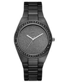 Mesmerizing crystal accents enhance the classic styling of this GUESS timepiece.