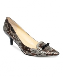 Metal and bow detail on the vamp of Ivanka Trump's Kanyas single sole gives this style an decorated flair that can dress up your workday or fit right in after hours. Metal and bow detail on the vamp of Ivanka Trump's Kanyas single sole gives this style an decorated flair that can dress up your workday or fit right in after hours.
