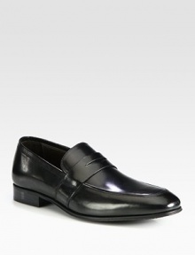 Sleek and smooth Italian leather combined with expert craftsmanship makes this timeless loafer one step ahead of the rest.Leather upperLeather liningPadded insoleRubber soleMade in Italy Sleek and smooth Italian leather combined with expert craftsmanship makes this timeless loafer one step ahead of the rest.Leather upperLeather liningPadded insoleRubber soleMade in Italy