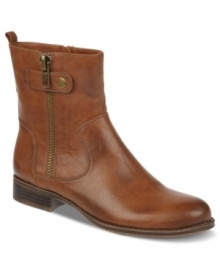 Kick up some dust in these cowgirl-inspired ankle boots from Naturalizer. The Jackyln features rugged details, like side zippers and button clasps. Kick up some dust in these cowgirl-inspired ankle boots from Naturalizer. The Jackyln features rugged details, like side zippers and button clasps.