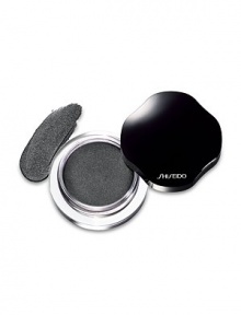 A radiant, lightweight cream eye shadow that lasts for 16 hours. Maintains a just-applied fresh look that lasts all-day without smudging or creasing. Smudge-free with a lustrous finish. Applies easily with your fingertip for a smooth, even-colored finish. Hydrates skin with Super Hydro-Wrap Vitalizing DE. A radiant, lightweight cream eye shadow that lasts for 16 hours. Maintains a just-applied fresh look that lasts all-day without smudging or creasing. Smudge-free with a lustrous finish. Applies easily with your fingertip for a smooth, even-colored finish. Hydrates skin with Super Hydro-Wrap Vitalizing DE.